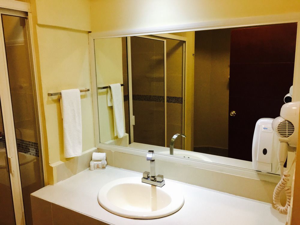 Hotel San Ignacio Inn Торреон Экстерьер фото